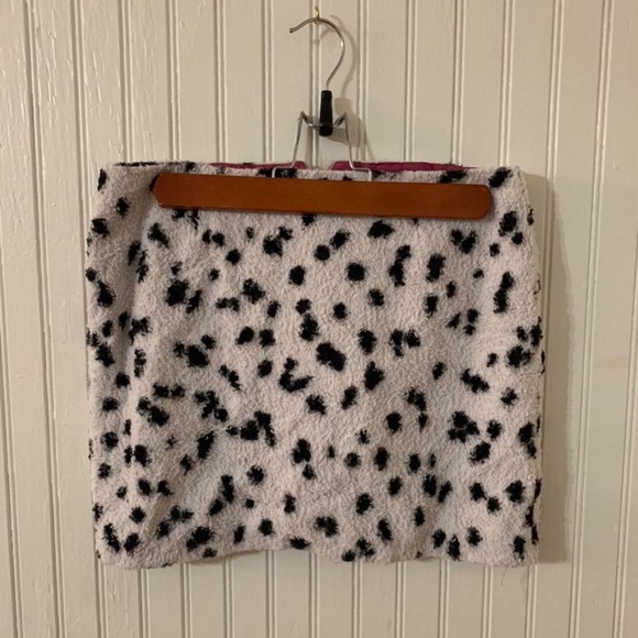 Animal print fuzzy textured mini skirt with spotted print , satin lining… - Picture 2 of 3